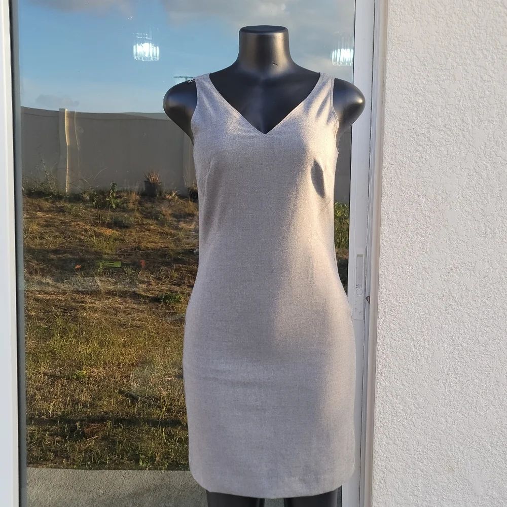 BRAND NEW BANANA REPUBLIC V-NECK BODYCON SLEEVELESS MINI DRESS